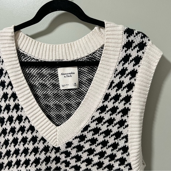 Abercrombie Houndstooth Sweater Vest Dress - Picture 2 of 5